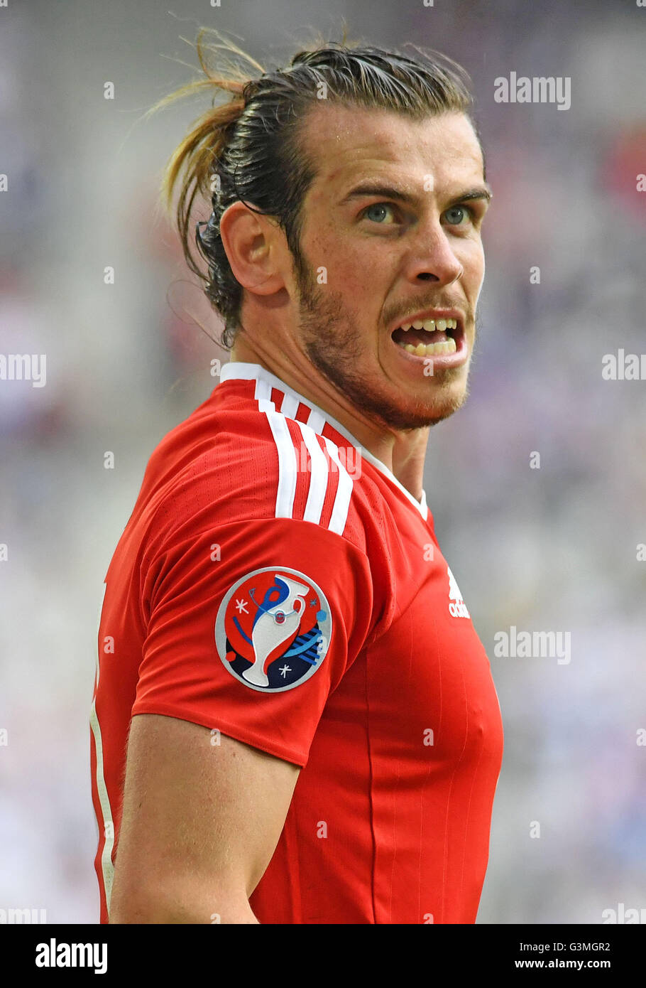 Gareth Bale de galles se tourne vers les supporters gallois au cours de la Slovaquie, pays de Galles v Euro 2016 Groupe B à la Matmut Atlantique , Nouveau Stade de Bordeaux à Bordeaux, France le samedi 11 juin 2016. Banque D'Images