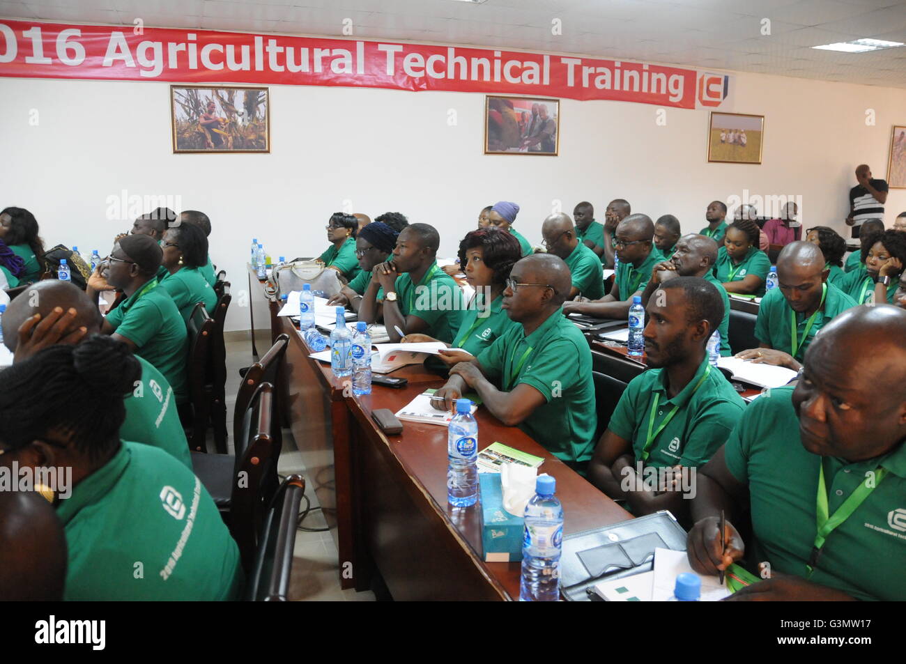 Abuja, Nigéria. 13 Juin, 2016. Les techniciens de l'agriculture nigérian de prendre part à la formation à Abuja, Nigéria, le 13 juin 2016. Un groupe de sociétés multinationales chinoises le lundi le coup d'organisé pour le renforcement des capacités des techniciens agricoles nigérians, un effort visant à promouvoir la technologie agricole intégrée dans le pays d'Afrique de l'Ouest. Credit : Zhang Baoping/Xinhua/Alamy Live News Banque D'Images