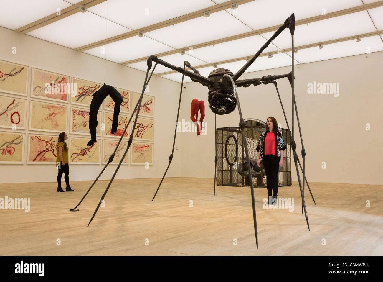 Londres, Royaume-Uni. 14 juin 2016. Spider, 1994, par Louise Bourgeois dans une galerie dans la nouvelle Maison de l'interrupteur. Appuyez sur aperçu de la nouvelle Tate Modern qui sera ouvert au public cette semaine. Credit : ukartpics/Alamy Live News Banque D'Images