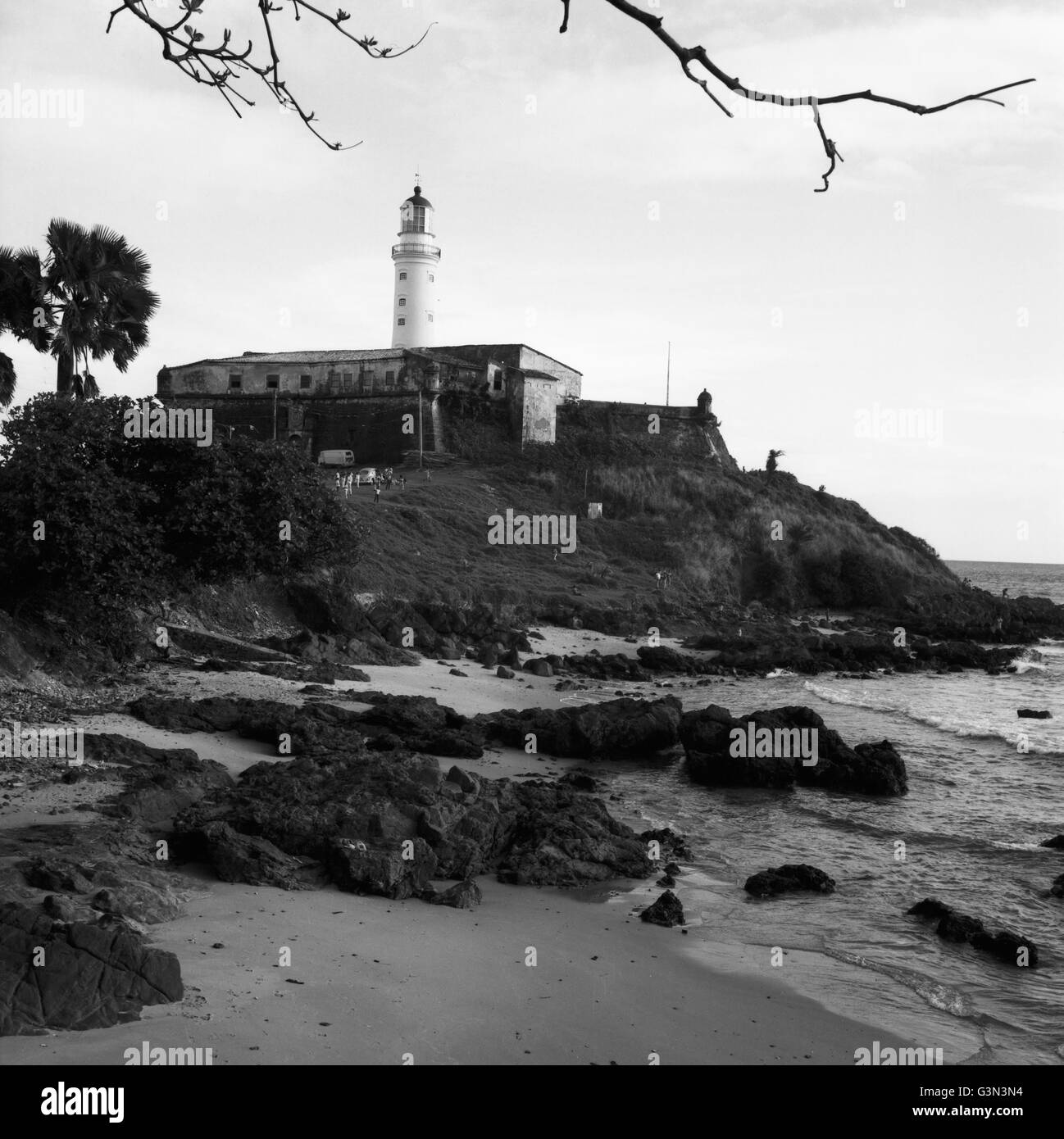 Der Leuchtturm Barra à Salvador, Brésil 1960 er Jahre. Le phare de Barra à Salvador, Brésil 1960. Banque D'Images