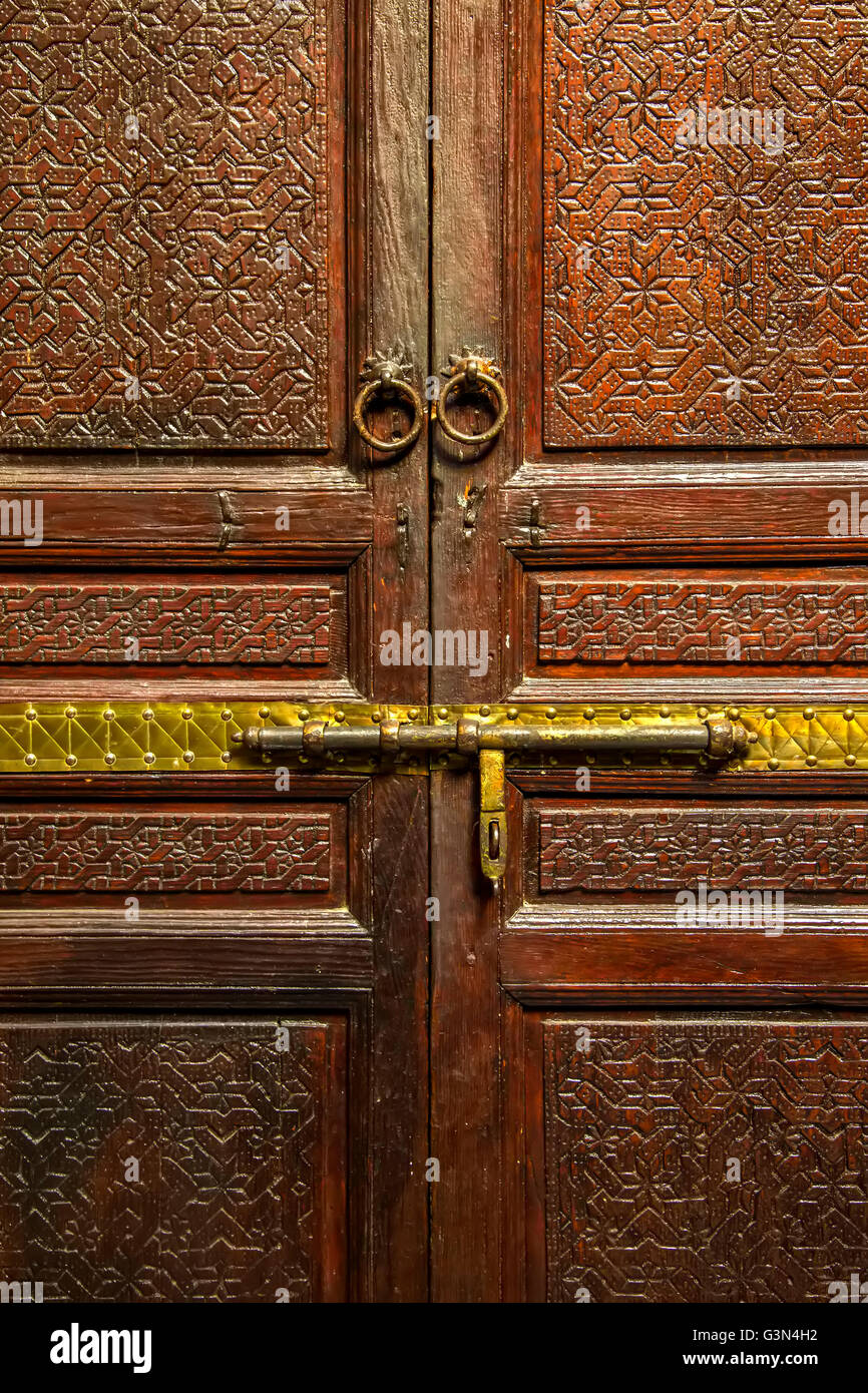 Fermer voir les détails sur une porte marocaine Banque D'Images