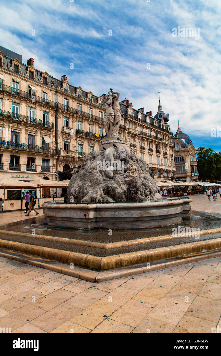 MONTPELLIER, FRANCE - 13 juillet 2015 : Les trois grâces fontaine à la place de la comédie. Trois Grâces, fontaine construite par le sculpteur Banque D'Images