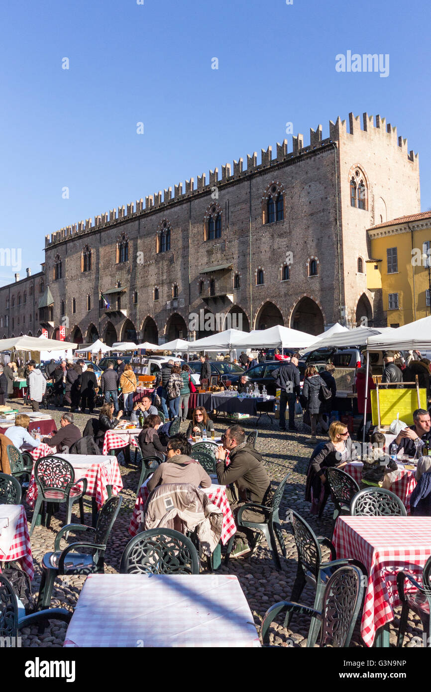 L'Italie, Mantova, place Sordello, le palais Ducal Banque D'Images