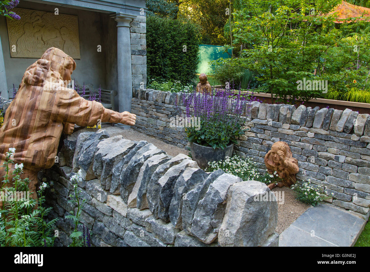 RHS Chelsea 2016 - Contrats à terme maintenant la méningite - jardin John Everiss, designer Banque D'Images