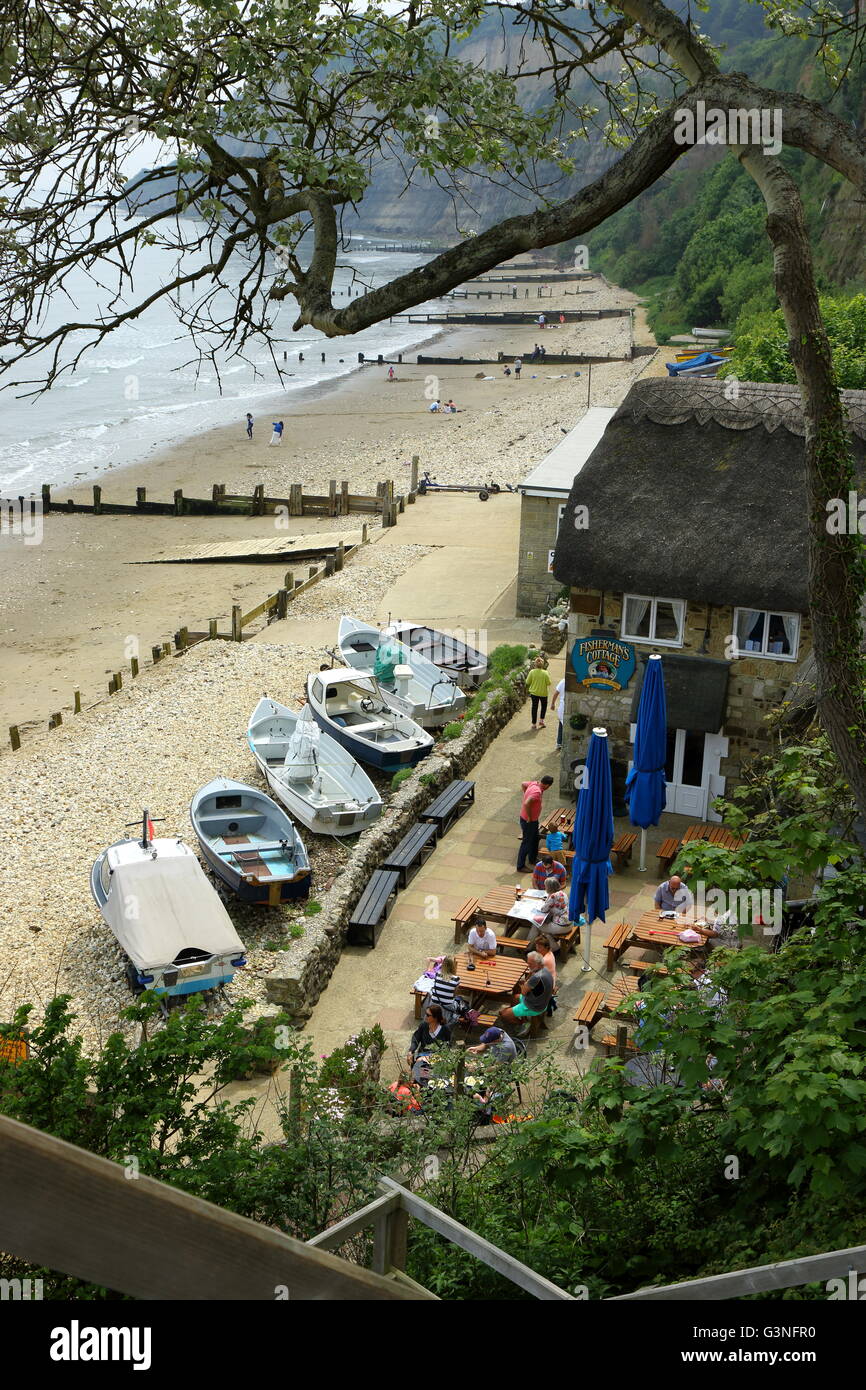 Les petits bateaux sur la plage de Shanklin, sur l'île de Wight Banque D'Images
