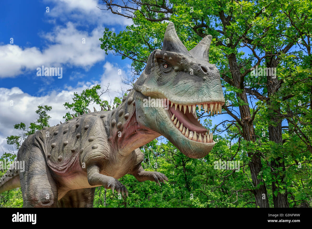 Dinosaure Carnotaurus à Dinosaures... vivants, Zoo du Parc Assiniboine, Winnipeg, Manitoba, Canada. Banque D'Images