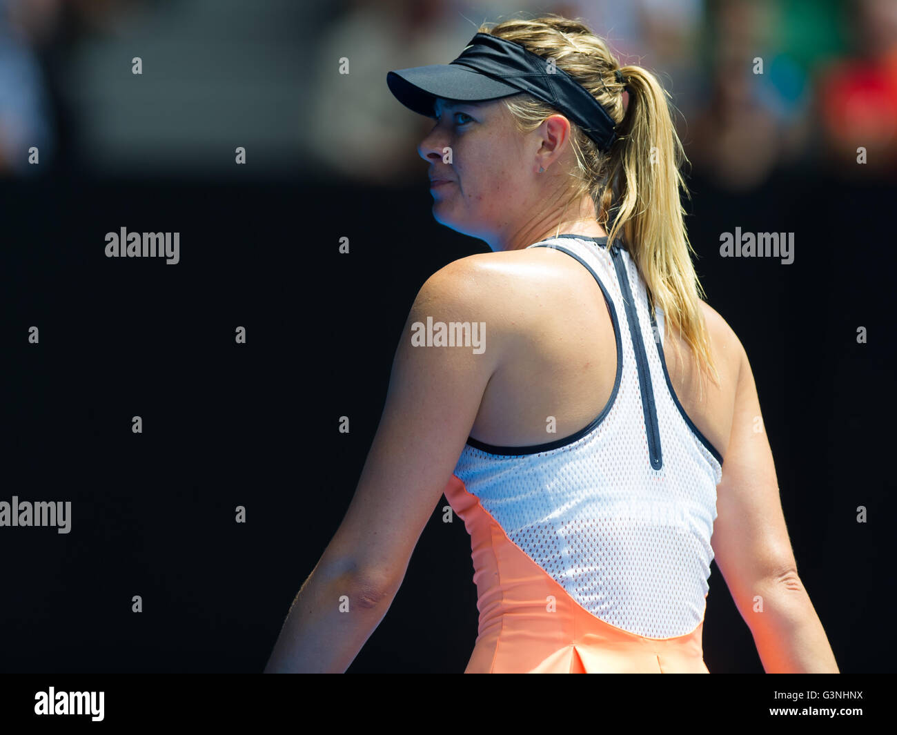 Maria Sharapova ressemble concernés lors d'un match à l'Open d'Australie 2016 Banque D'Images