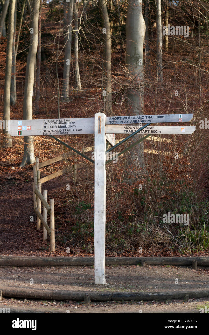 Butser Hill South Downs Way signpost, South Downs, Hampshire, Angleterre, Royaume-Uni, Europe Banque D'Images