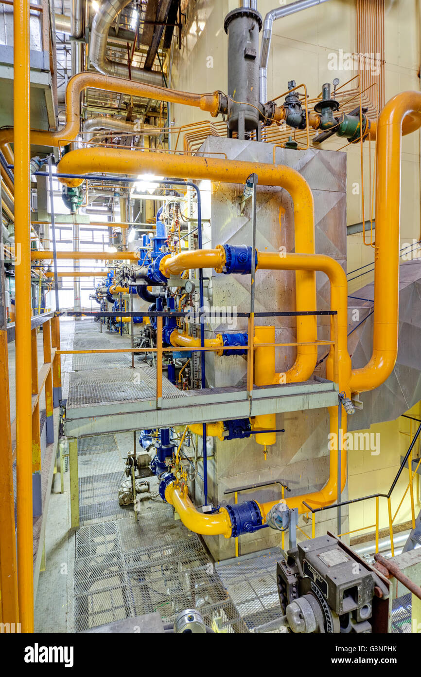 L'usine de l'industrie chimique avec des tuyaux et des soupapes Banque D'Images