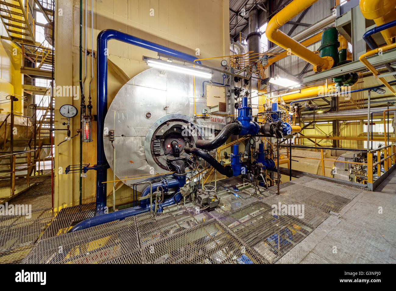 L'usine de l'industrie chimique avec des tuyaux et des soupapes Banque D'Images