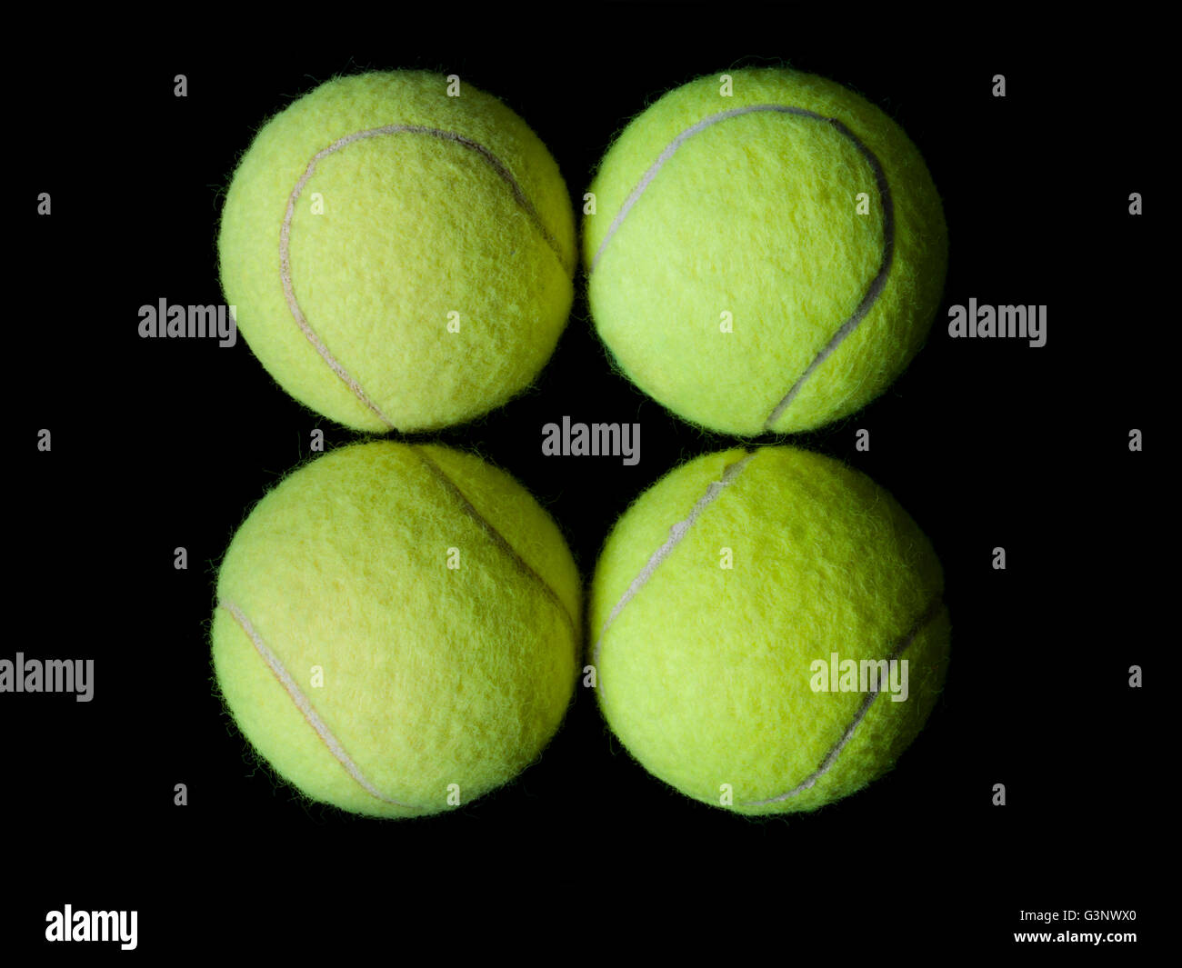 Des balles de tennis, avec ses lignes formant un coeur Banque D'Images