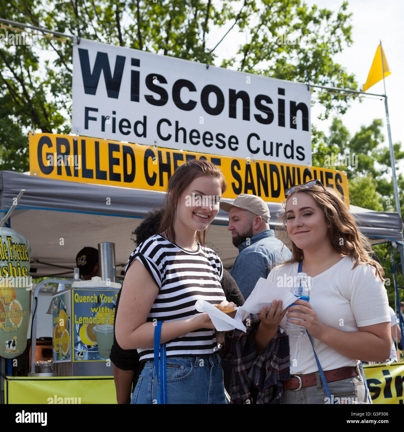 Le Locust Street Festival à Milwaukee, dans le Wisconsin est un événement annuel avec la musique, l'art, et de l'alimentation. Banque D'Images