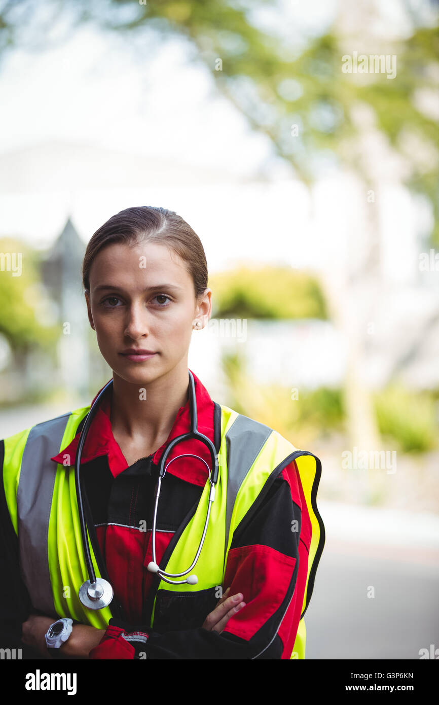 Portrait d'une femme d'ambulance stern Banque D'Images
