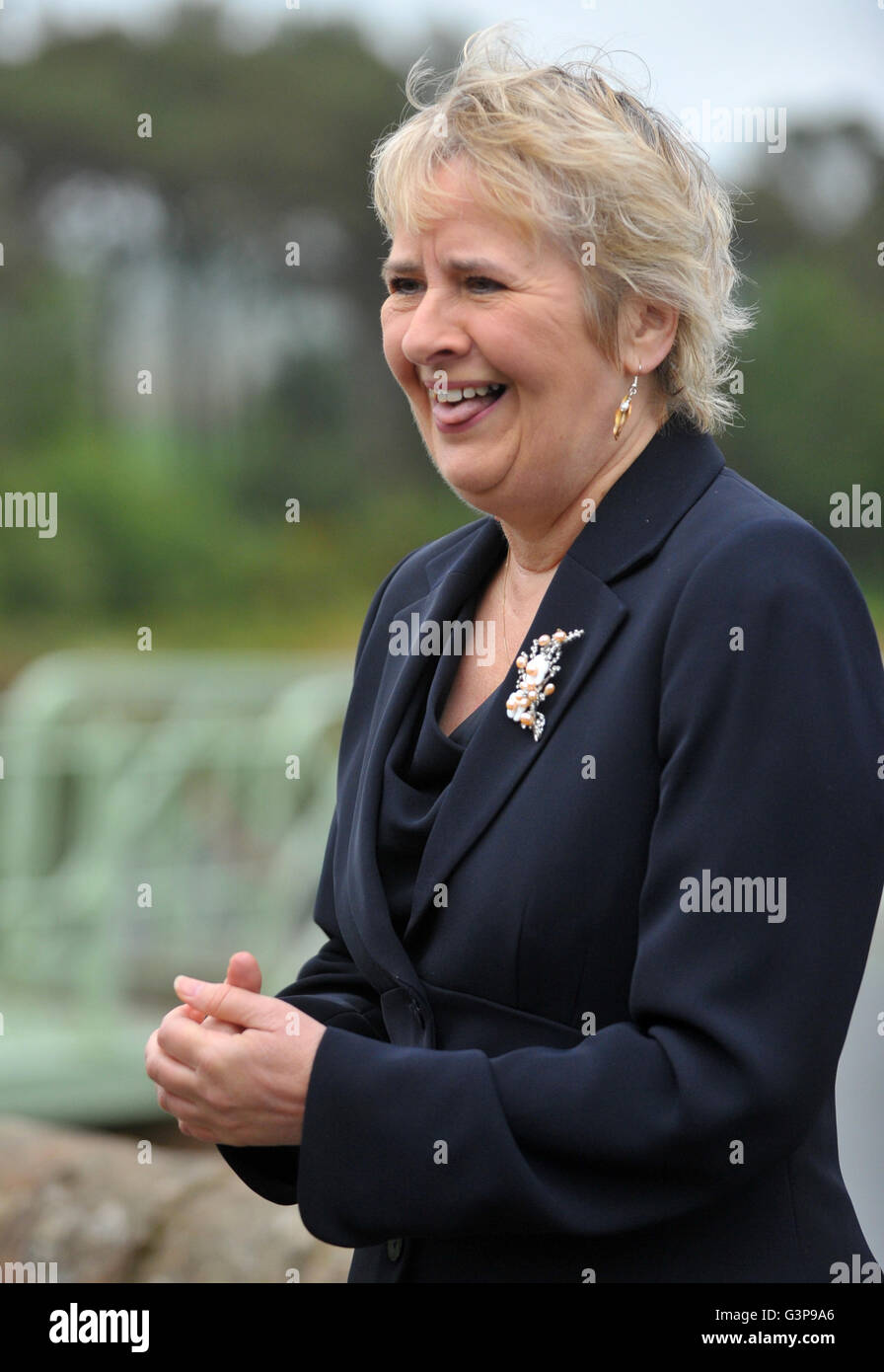Roseanna Cunningham Secrétaire Changement climatique lors d'une visite à l'Harlaw hydro project à Harlaw Réservoir à Balerno, que l'Écosse a atteint ses cibles de changement-climatique annuel pour la première fois, les derniers chiffres montrent des émissions de gaz à effet de serre. Banque D'Images