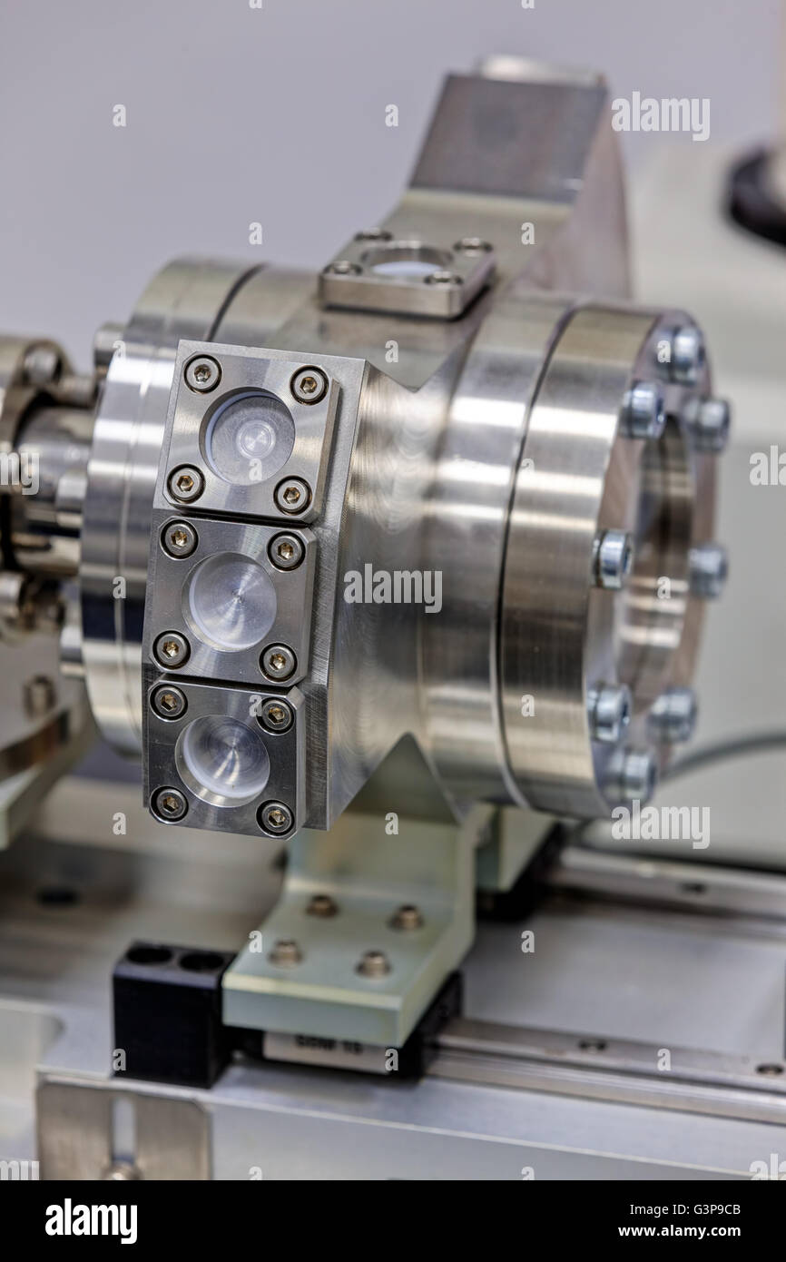 Détail de machines en acier inoxydable en laboratoire de physique Banque D'Images