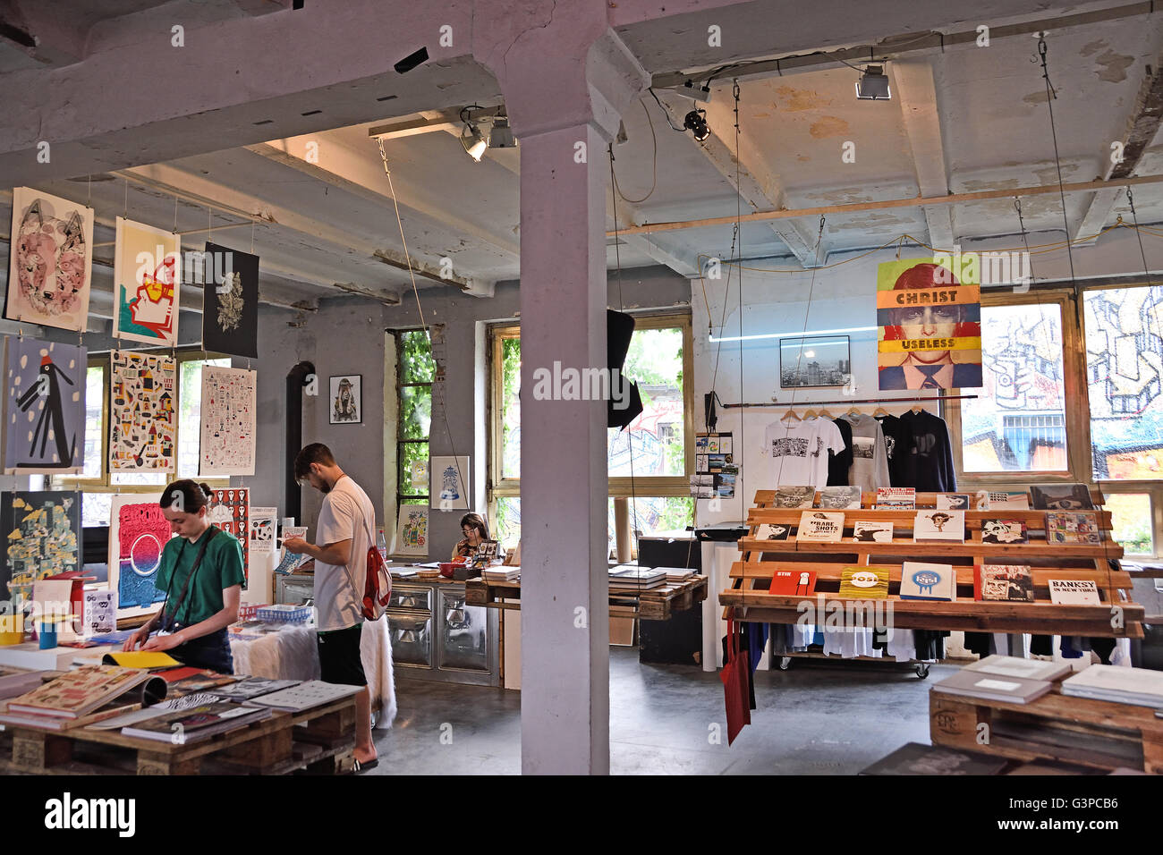 Graffiti dans bohemian Friedrichshain - kreuzberg Berlin matières temple, anciennes cours de triage, Warschauer Strasse - Revaler Straße Allemagne ( spot vie nocturne night club salon ) Banque D'Images