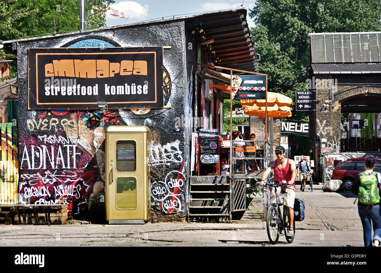 Graffiti dans bohemian Friedrichshain - kreuzberg Berlin matières temple, anciennes cours de triage, Warschauer Strasse - Revaler Straße Allemagne ( spot vie nocturne night club salon ) Banque D'Images