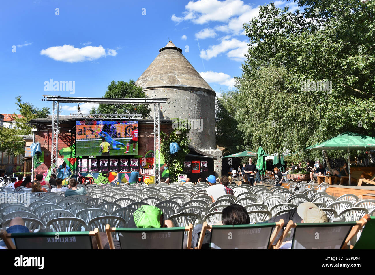 2016 Championnat d'Europe UEFA Bohemian Friedrichshain - kreuzberg Berlin matières temple, anciennes cours de triage, Warschauer Strasse - Revaler Straße Allemagne ( spot vie nocturne night club salon ) Banque D'Images