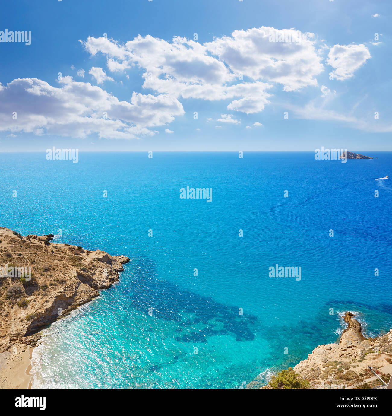 Benidorm Cala Tio Ximo plage en Méditerranée de l'Espagne Alicante Banque D'Images