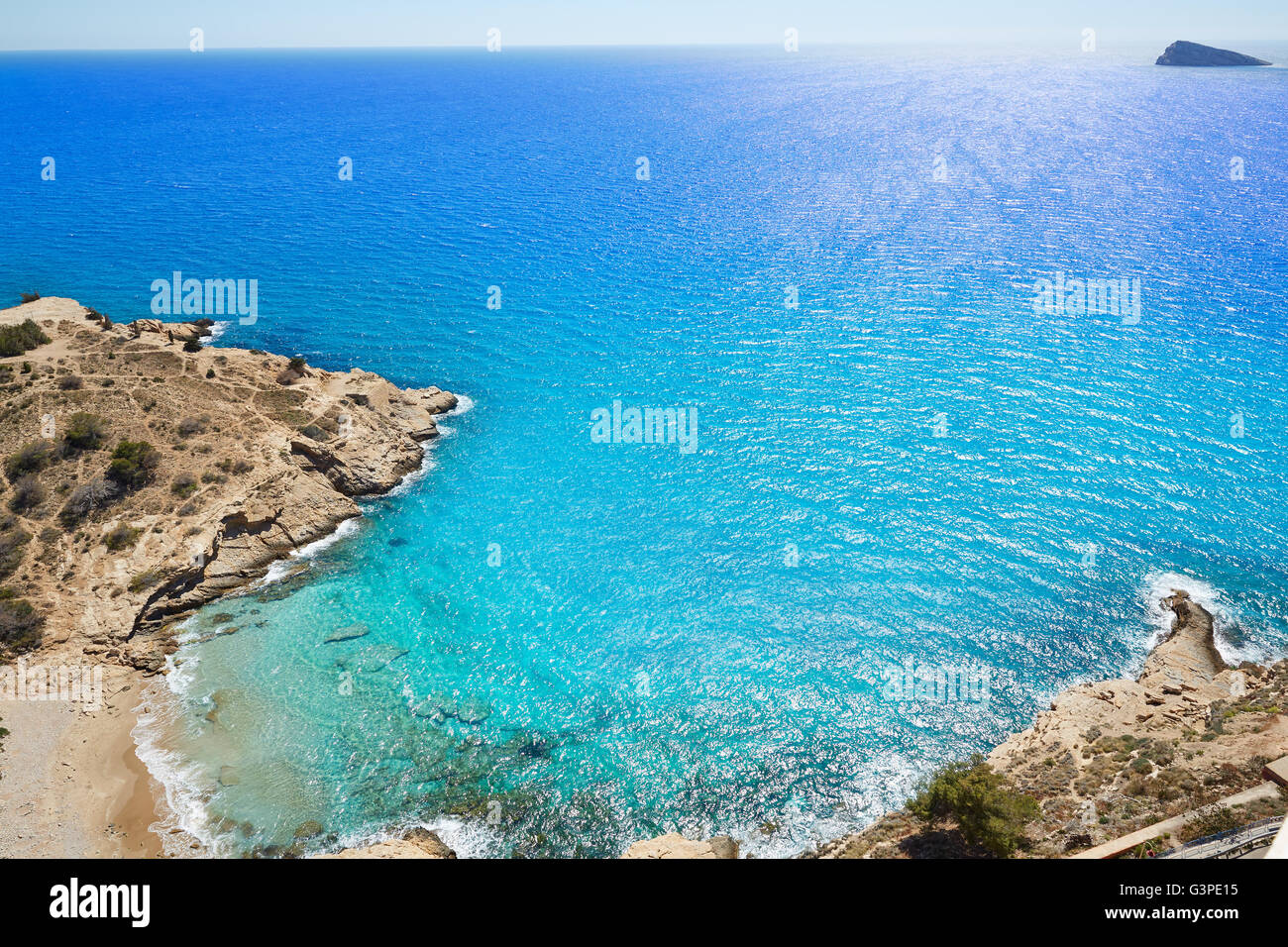 Benidorm Cala Tio Ximo plage en Méditerranée de l'Espagne Alicante Banque D'Images