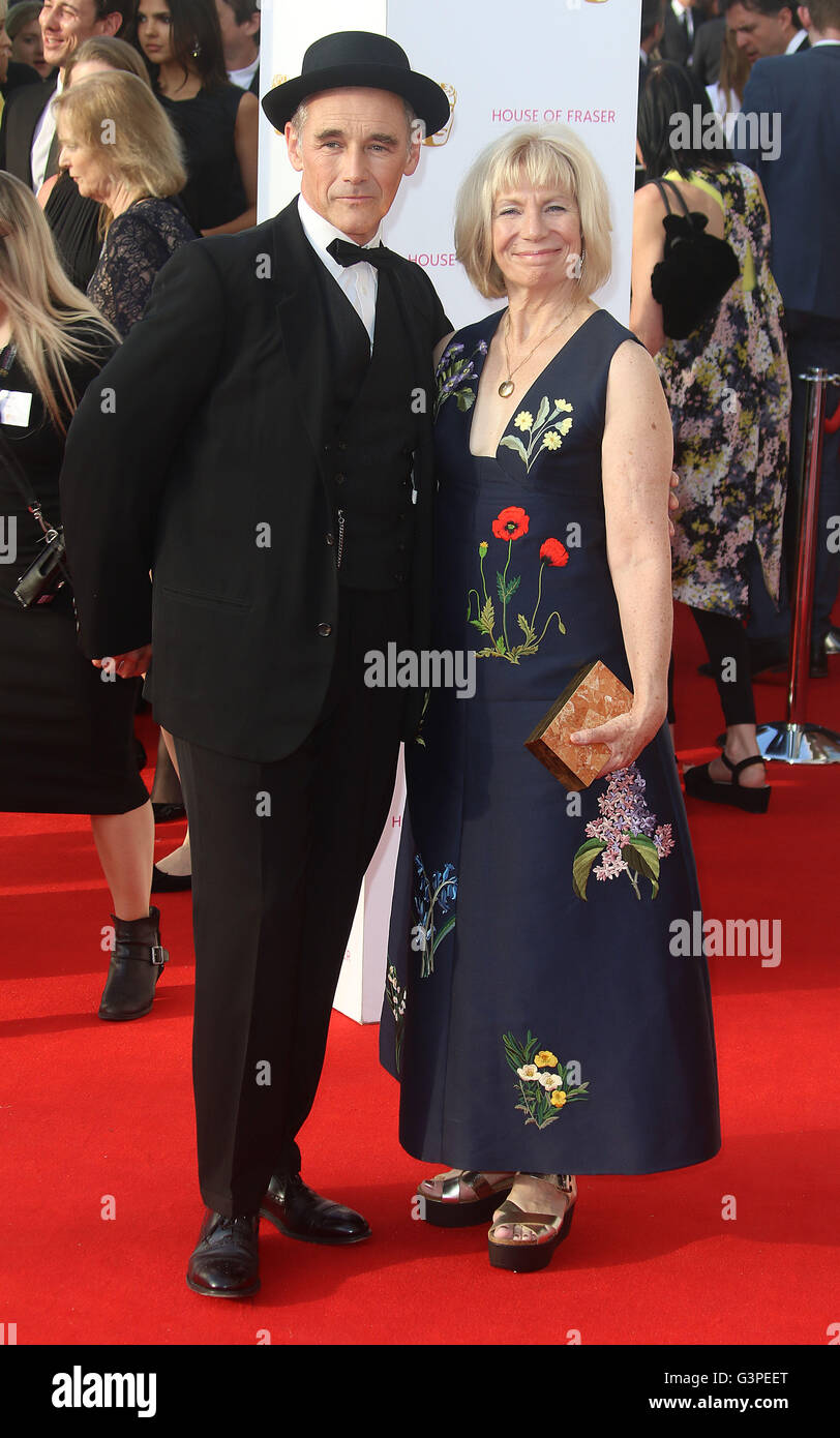 8 mai 2016 - Mark Rylance assistant à BAFTA TV Awards 2016 au Royal Festival Hall à Londres, au Royaume-Uni. Banque D'Images
