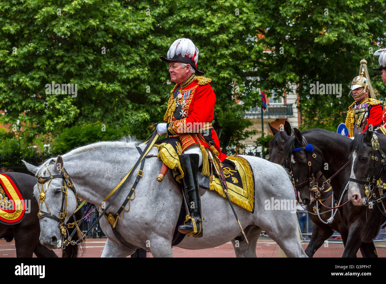 Lord Vestey, Maître du Cheval à cheval à la Queen's Birthday Parade, également connu sous le nom de Trooping the Color , The Mall , Londres 2016 Banque D'Images