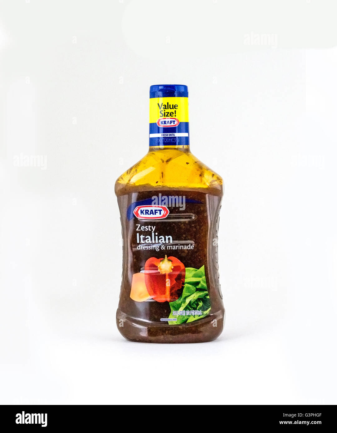 Une bouteille de vinaigrette vinaigrette Kraft Itralian et la marinade. Isolé sur blanc. USA. Banque D'Images