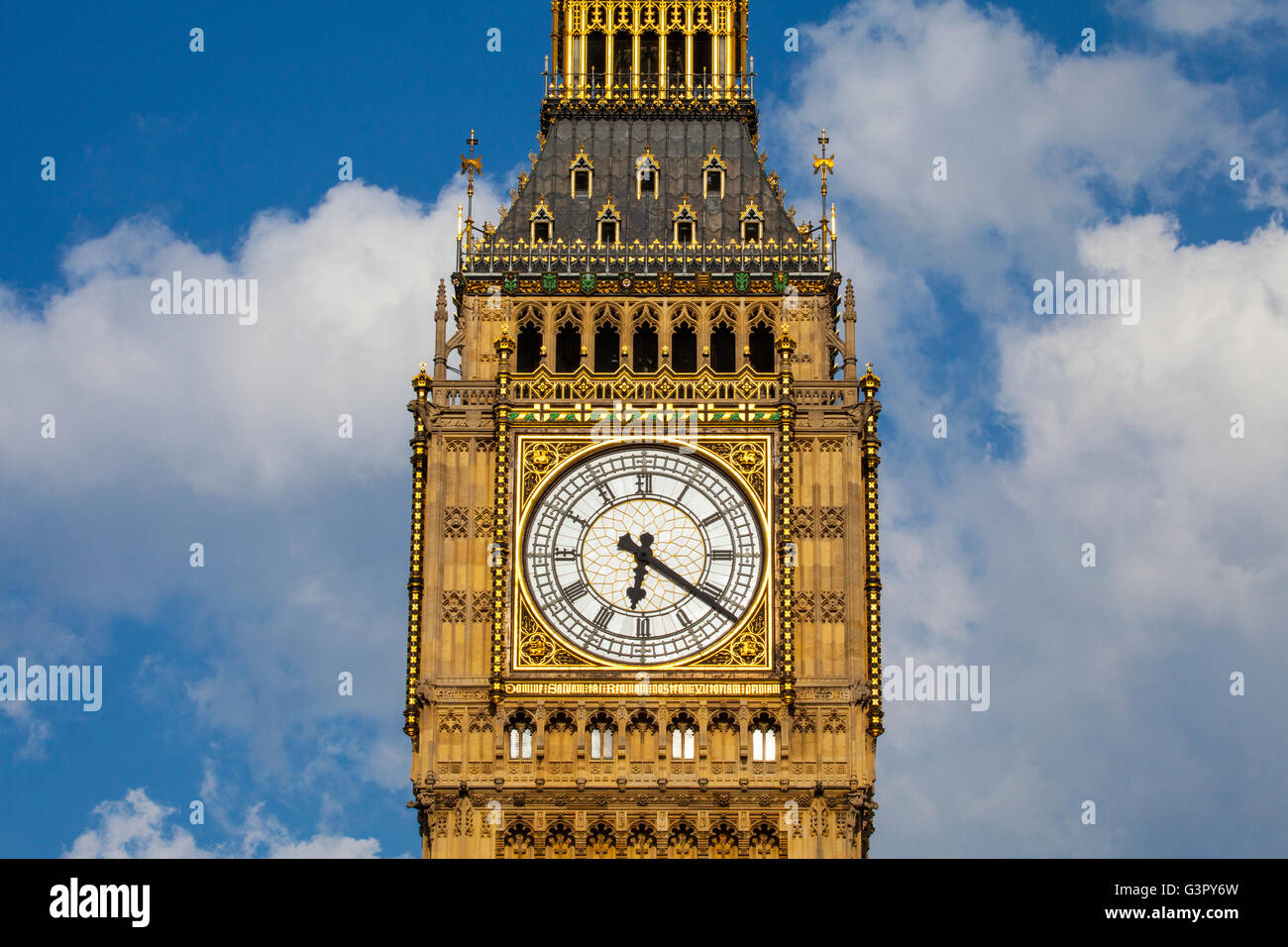 L'Elizabeth Tower, qui contient l'emblématique bell nommé Big Ben, à la Maison du Parlement à Londres. Banque D'Images