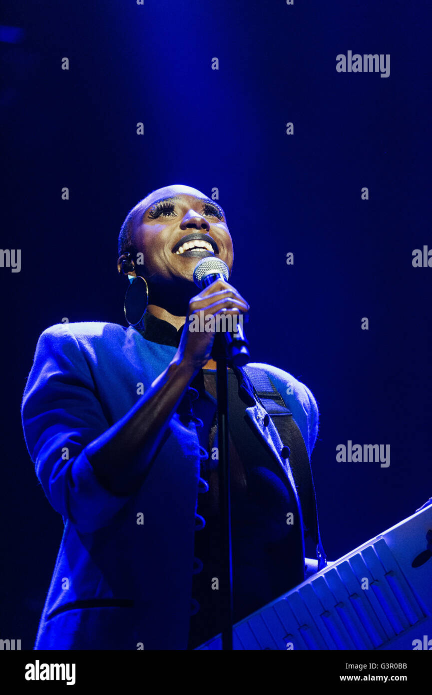 Laura Mvula effectue au Wales Millennium Centre de Cardiff Bay dans le cadre du festival inaugural de la voix. Banque D'Images