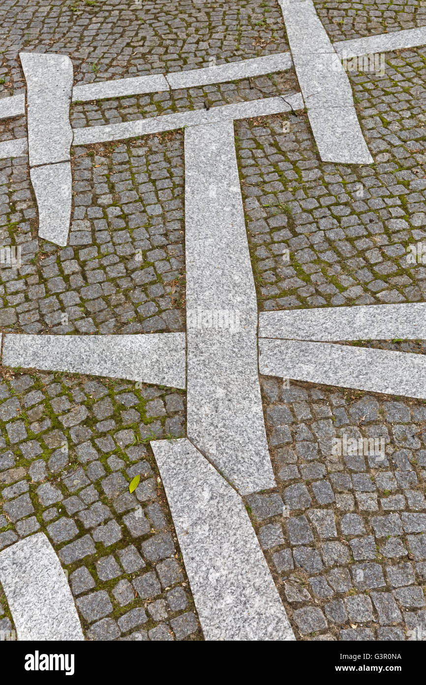 Juillet 2015 - Le Musée Juif de Berlin, Berlin, Allemagne : Détail de la chaussée. Il est conçu par l'architecte Daniel Libeskind. Banque D'Images