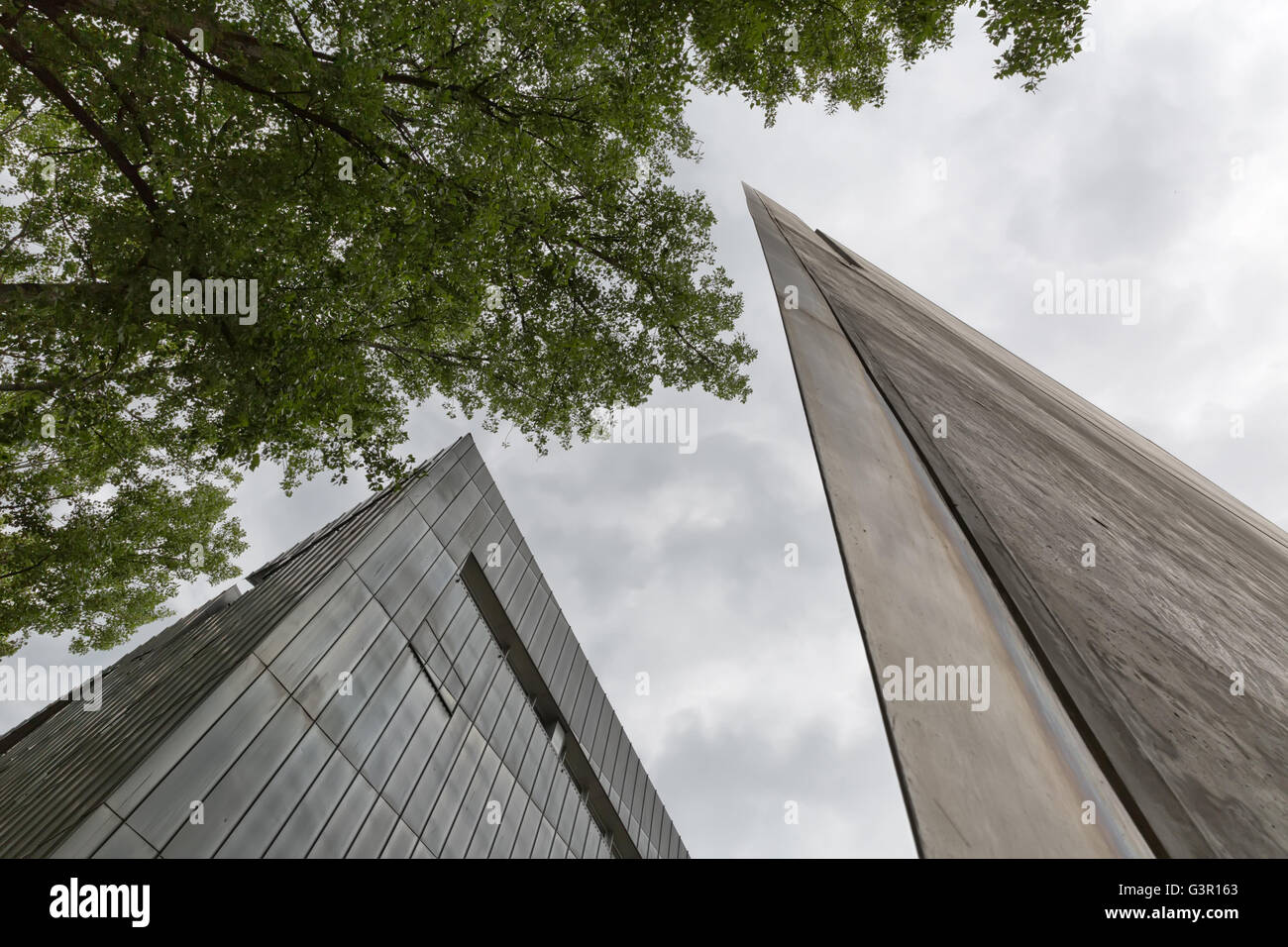 Juillet 2015 - Le Musée Juif de Berlin, Berlin, Allemagne : Façade détail. Il est conçu par l'architecte Daniel Libeskind. Banque D'Images