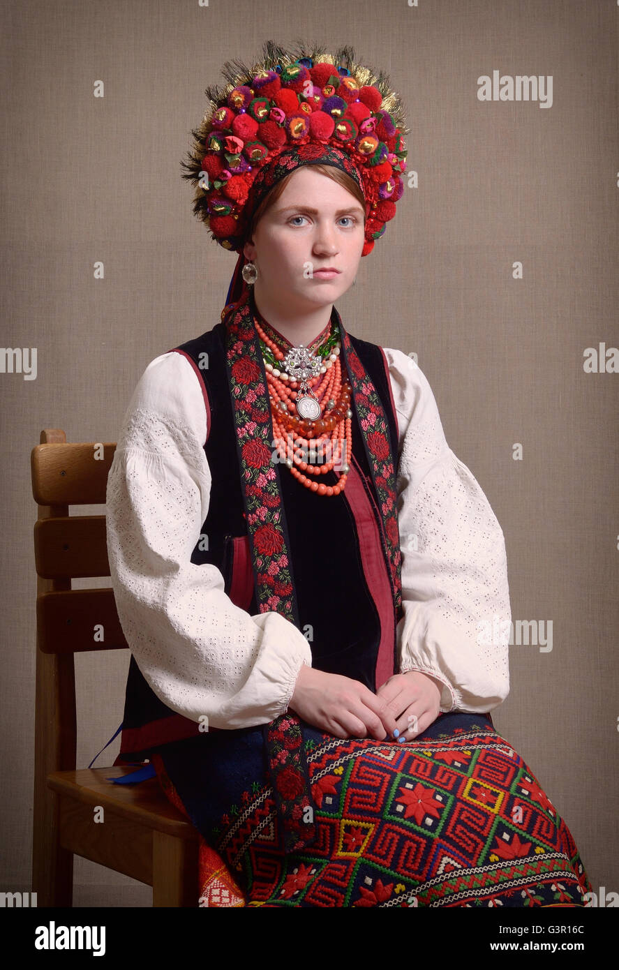 Femme ukrainienne dans le costume national Banque D'Images