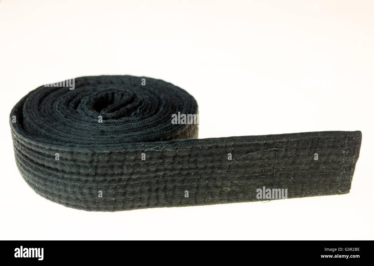 Ceinture noire d'arts martiaux isolé sur fond blanc Banque D'Images