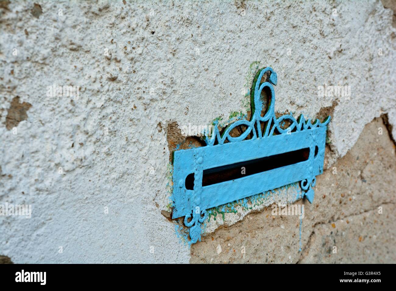 Old Post box dans un mur Banque D'Images