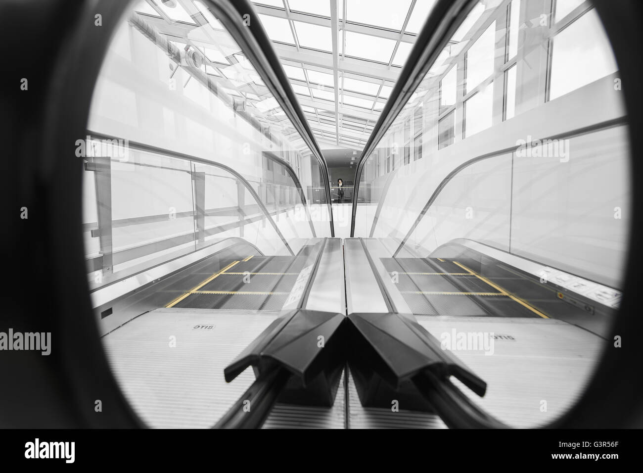 Fashiom fille blonde black hat modèle blanc Banque D'Images