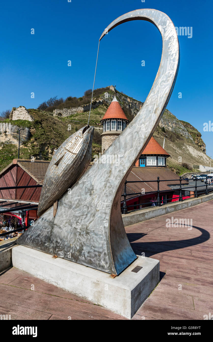 La "sculpture" du thon dans le port de Scarborough Banque D'Images