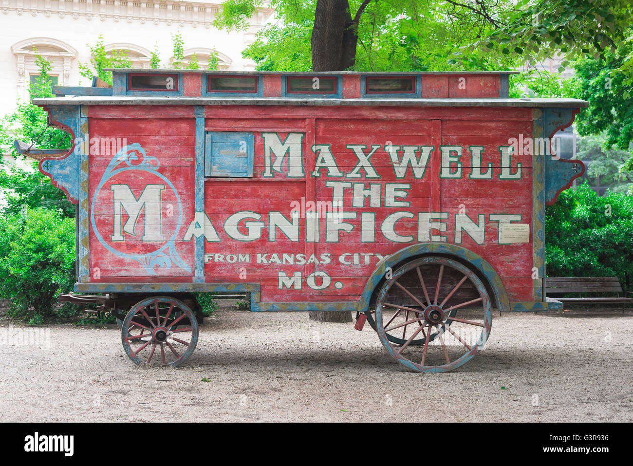 19e siècle Vintage American roulotte de cirque sur l'affichage dans le jardin de la Musée National de Hongrie, Budapest, Hongrie. Banque D'Images