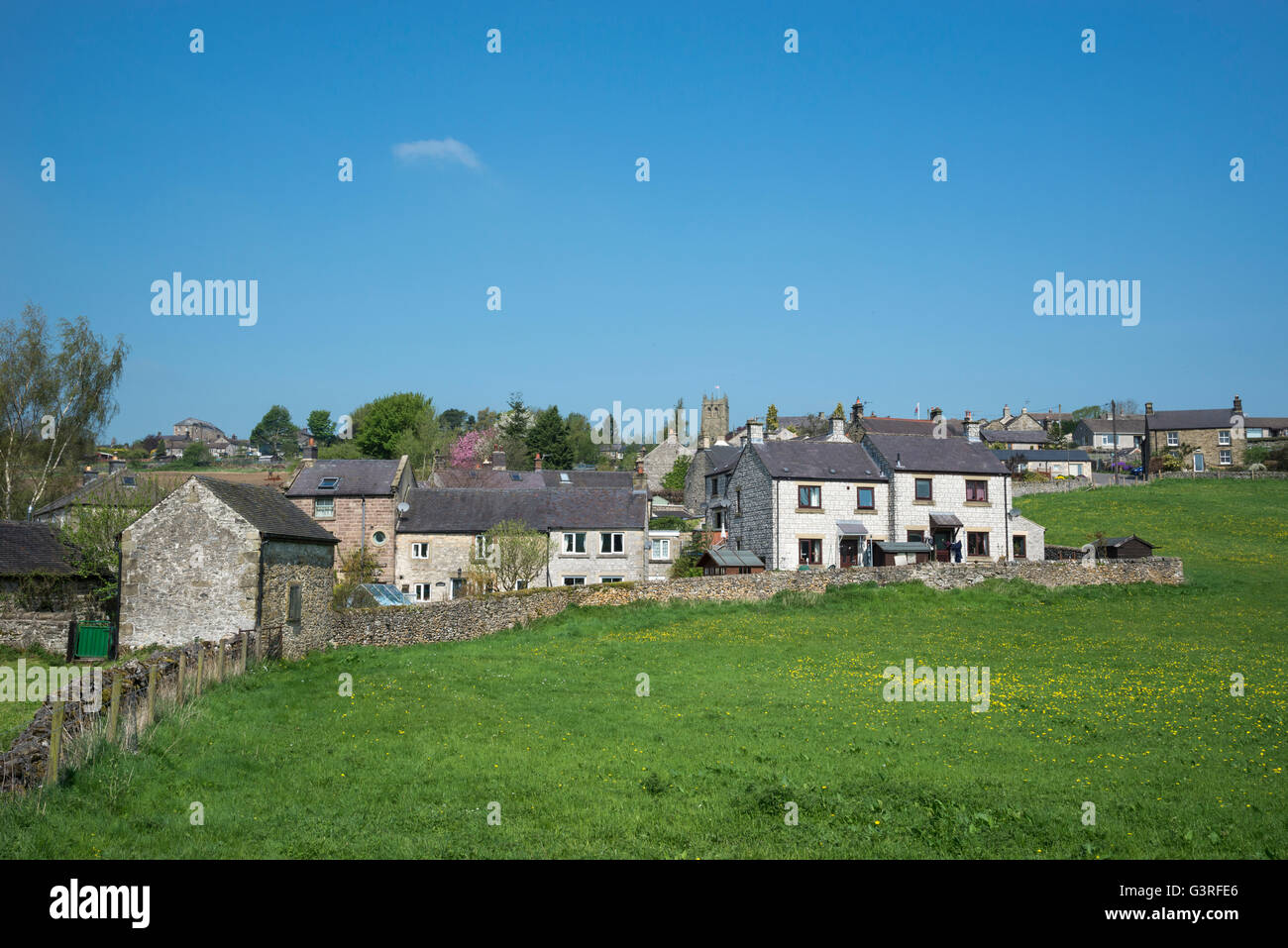 Le village de Cologny dans le Peak District, Derbyshire. Les maisons construites en pierre calcaire dans ce joli village. Banque D'Images