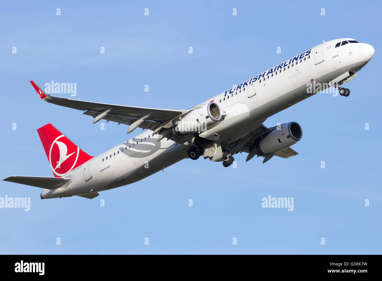 Turkish Airlines Airbus A321 décollage de l'aéroport de Schiphol Banque D'Images