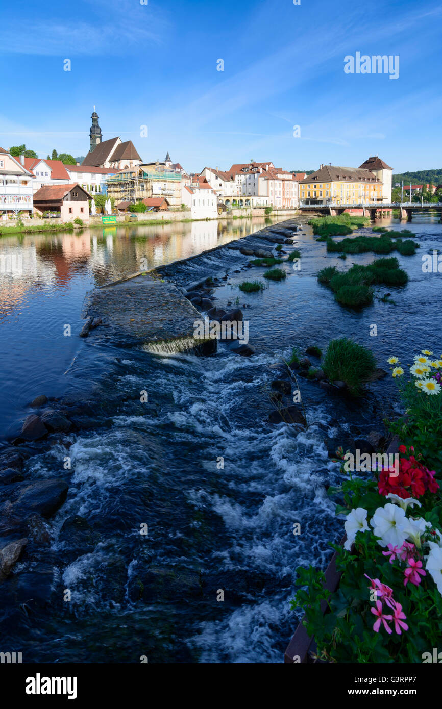 La rivière Murg, pont de la ville et de la vieille ville, l'Allemagne, Bade-Wurtemberg, Schwarzwald, Forêt Noire, Gernsbach Banque D'Images