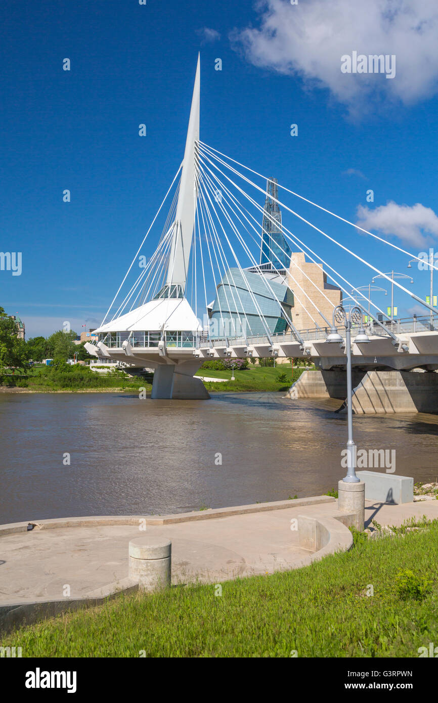 L'Esplanade de Saint-Boniface, pont Provencher et sur les toits de la ville de Winnipeg, Manitoba, Canada. Banque D'Images