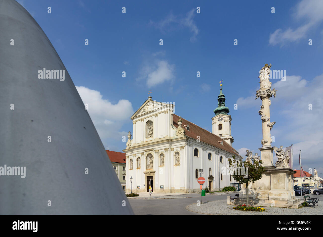 Place principale, l'église, la colonne mariale, l'Autriche, Niederösterreich, Autriche, Donau, Bruck an der Leitha Banque D'Images