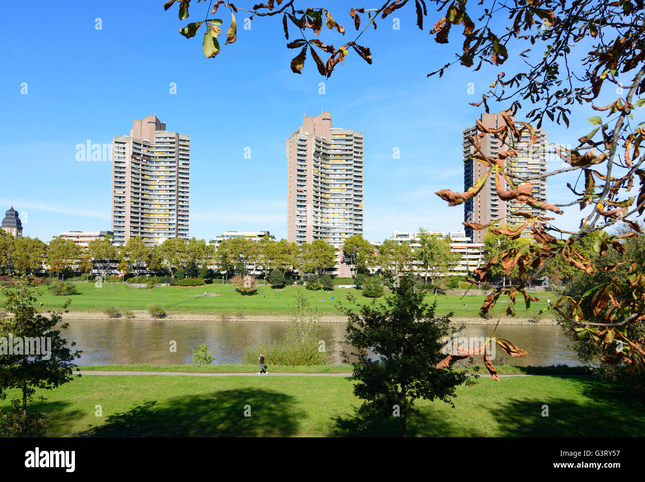 Neckar et Neckar - Nord - bâtiment (maisons) dans le style de brutalisme, Allemagne, Bade-Wurtemberg, Kurpfalz, Mannheim Banque D'Images