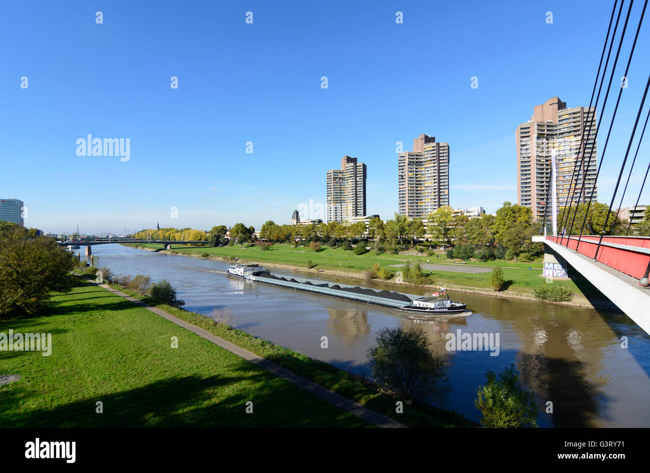 Neckar et Neckar - Nord - bâtiment (maisons) dans le style de brutalisme, Allemagne, Bade-Wurtemberg, Kurpfalz, Mannheim Banque D'Images