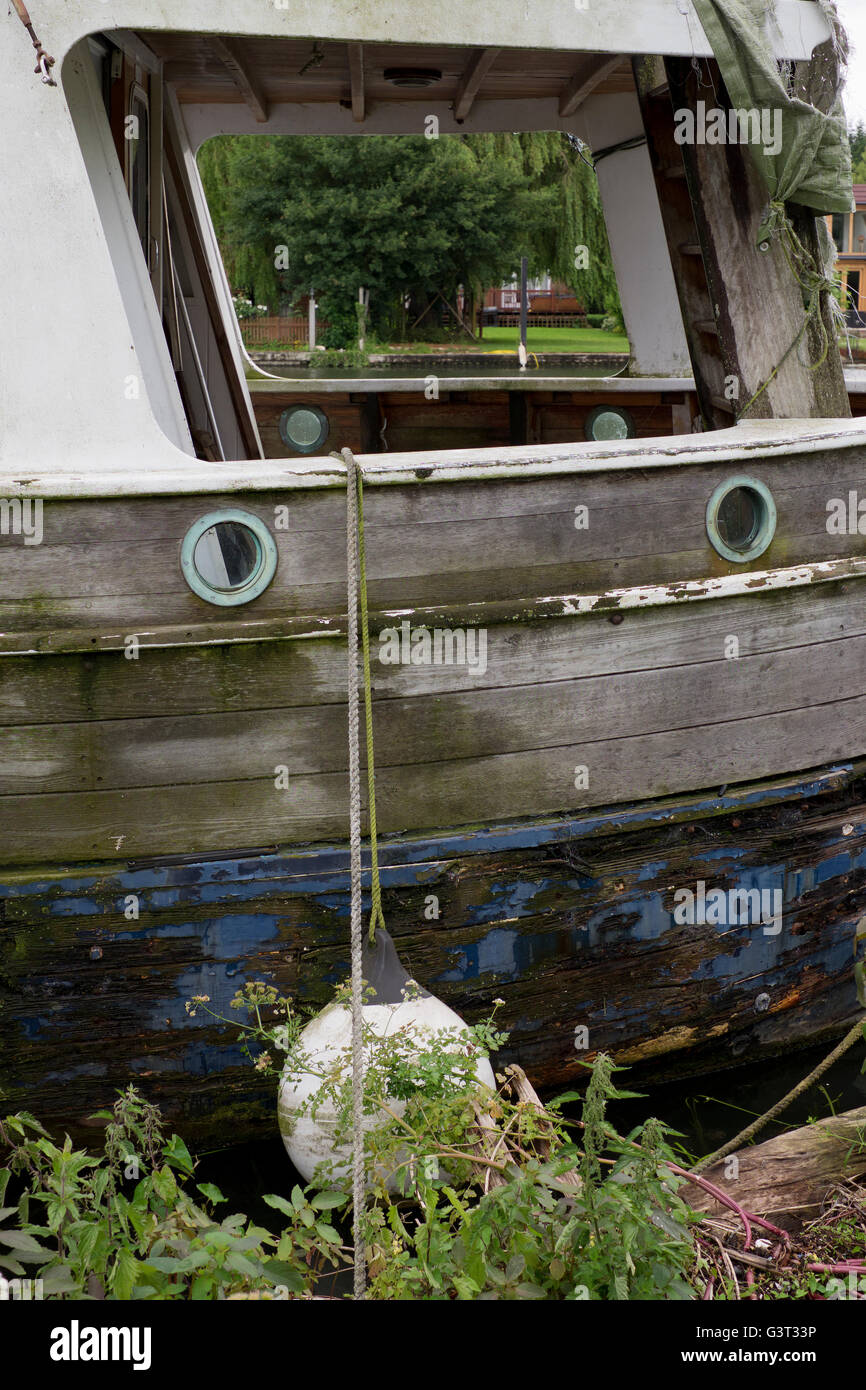 La décomposition des bateaux dans la région de Runnymede Surrey UK Banque D'Images