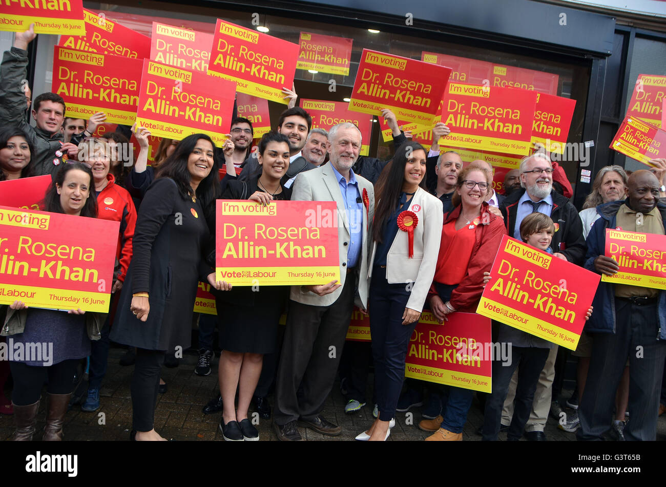 Tooting, Londres, Royaume-Uni. 14 Juin, 2016. Jeremy Corbyn le chef du parti travailliste pour soutenir Tooting visite candidat Dr Rosena qui Allin-Khan est debout dans l'élection par causée par le vide créé lorsque Sadiq Khan démissionné lorsqu'il est devenu maire de Londres. Credit : JOHNNY ARMSTEAD/Alamy Live News Banque D'Images