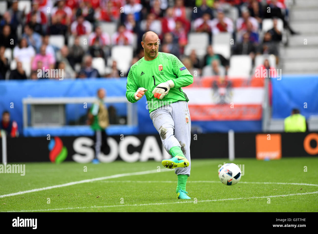 Gabor Kiraly (Hongrie) ; 14 juin 2016 - Football : UEFA Euro France 2016, Groupe F, l'Autriche 0-2 la Hongrie au Nouveau Stade de Bordeaux, Bordeaux, France. Credit : aicfoto/AFLO/Alamy Live News Banque D'Images