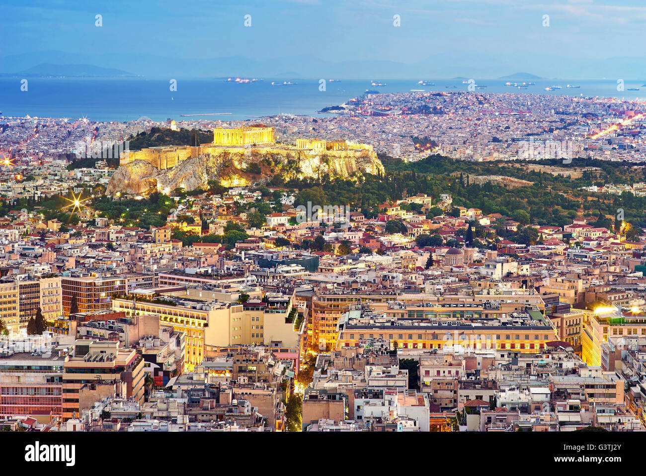 Panorama de nuit d'Athènes. Vue aérienne de l'Acropole. Banque D'Images