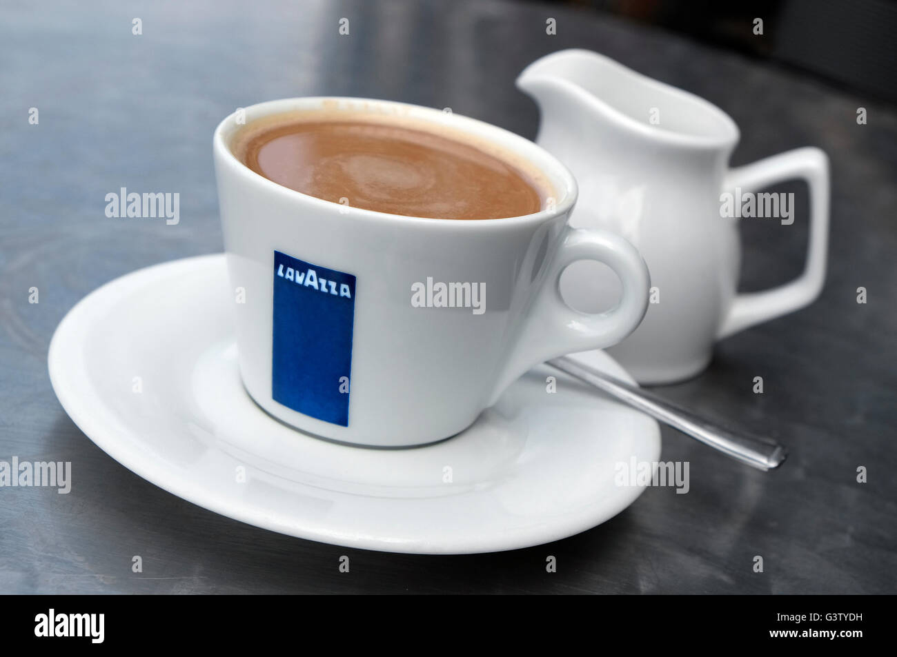 Tasse de café de marque lavazza Photo Stock - Alamy