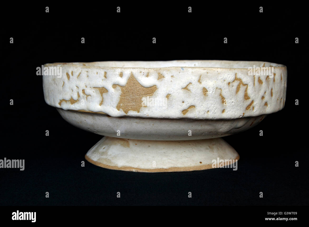 Pot en céramique poterie bol tacheté blanc Banque D'Images